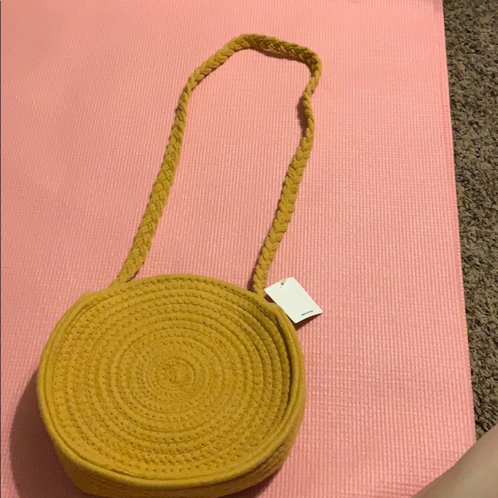 URBAN OUTFITTERS CIRCLE WOVEN BAG